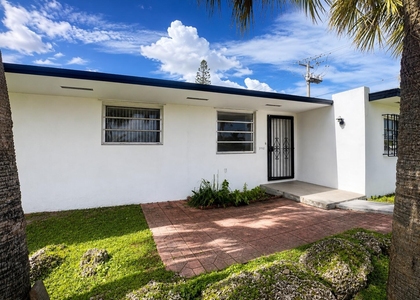 2152 Sw 72nd Avenue - Photo 1