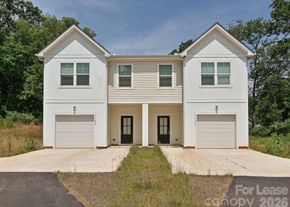 1725 E Cloaninger Avenue - Photo 1