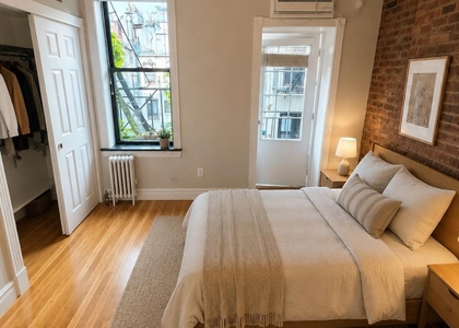 Mott Street - Photo 1