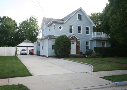 99 Centre Avenue - Photo 1