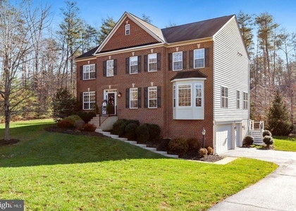 5401 Tomlinson Drive - Photo 1