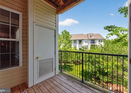 21228 Mcfadden Square - Photo 1