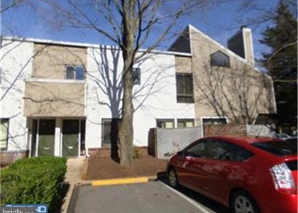 1700 Oakwood Terrace - Photo 1