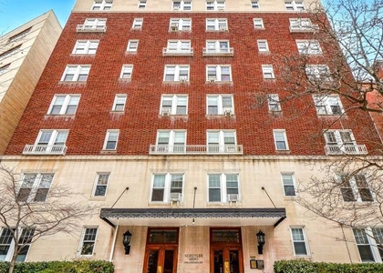 1954 Columbia Road Nw - Photo 1