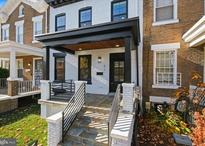21 16th Street Se - Photo 1