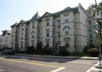 1040 6th Street Ne - Photo 1
