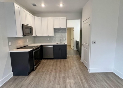 2210 Pearl St - Photo 1