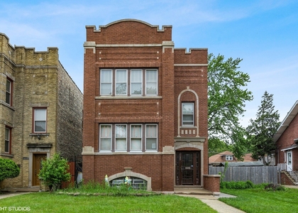1522 N Austin Boulevard - Photo 1
