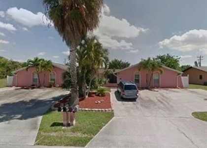 609 Se 23rd Place - Photo 1
