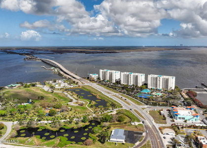 7 Indian River Avenue - Photo 1