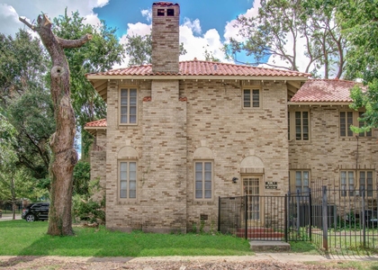 1428 Wentworth Street - Photo 1