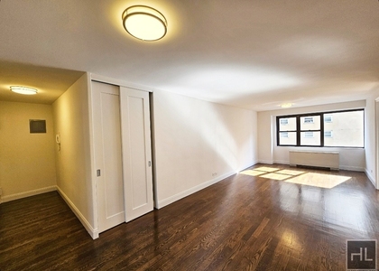 E 16 St - Photo 1