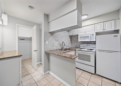 1016 E 7th Street - Photo 1