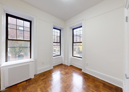 985 Lexington Avenue  - Photo 1