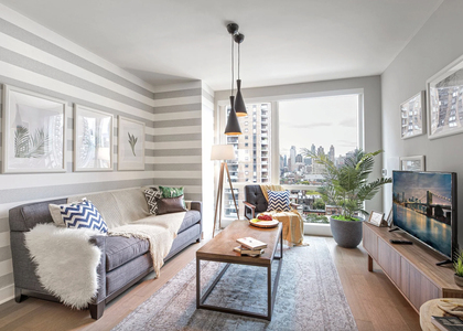 450 West 42nd Street - Photo 1
