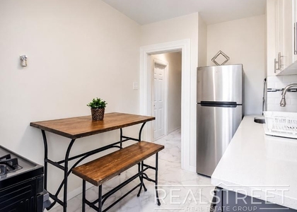 912 Gates Avenue - Photo 1
