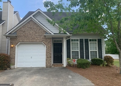 9592 Lakeview Circle - Photo 1