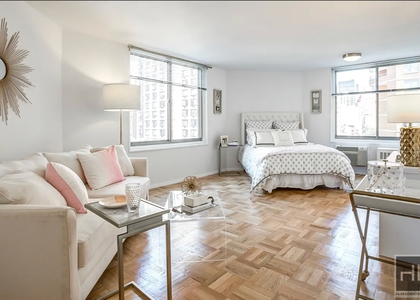Second Avenue - Photo 1