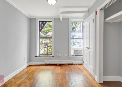 Avenue B - Photo 1