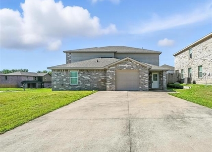 721 E College Street - Photo 1