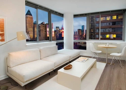 West 52nd Street - Photo 1