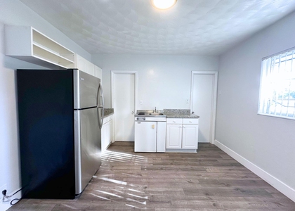 312 Ne 15th Avenue - Photo 1