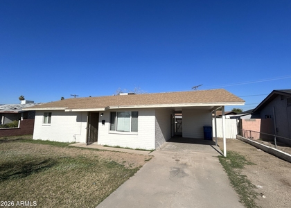 114 W Riley Drive - Photo 1