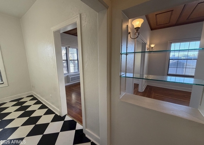 902 E Palm Lane - Photo 1