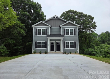 104 10th Avenue Se - Photo 1