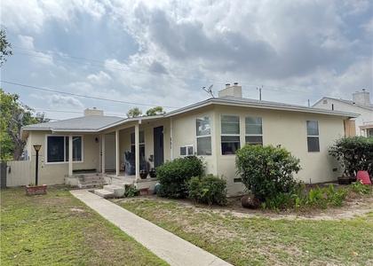 549 N Niagara - Photo 1