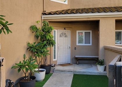 3121 E Genoa - Photo 1