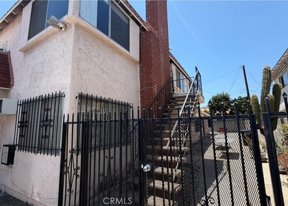 303 N New Avenue - Photo 1