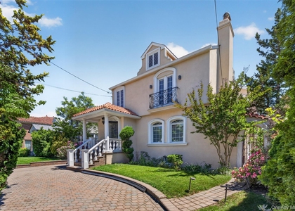 1425 Burton Street - Photo 1