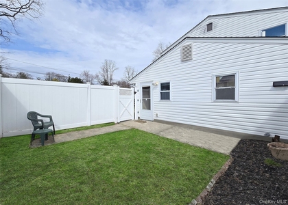 18 Wyandotte Street - Photo 1