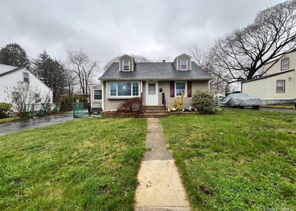 13 Sheridan Avenue - Photo 1