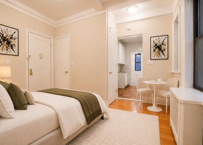 900 W End Avenue - Photo 1