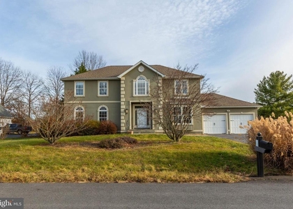 180 Muirfield Court - Photo 1