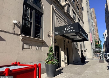1324 Locust Street - Photo 1