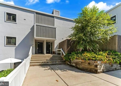 1750 Oakwood Terrace - Photo 1