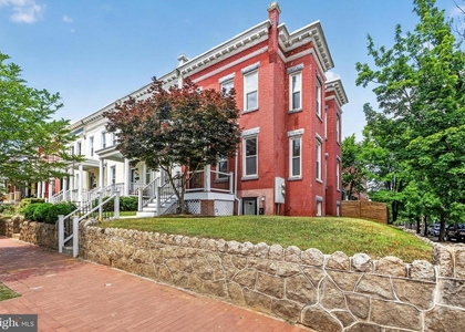 1252 E Street Ne - Photo 1