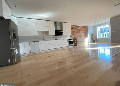 1361 Newton Street Nw - Photo 1