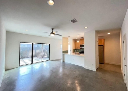 2101 Montopolis Dr - Photo 1