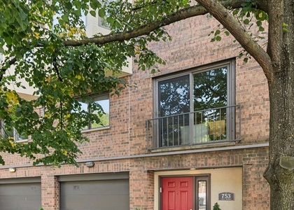 753 W Dickens Avenue - Photo 1