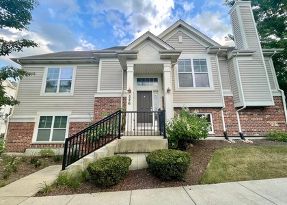 526 Grosvenor Lane - Photo 1