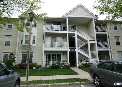170 Linden - Photo 1