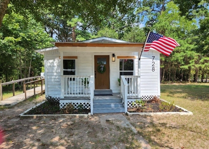 728 Hudson Road - Photo 1
