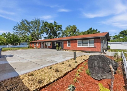 10107 N Aster Avenue - Photo 1