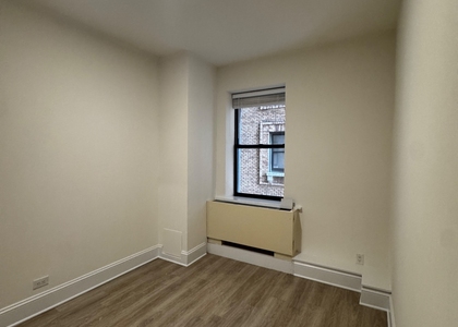 West 34th Street - Photo 1