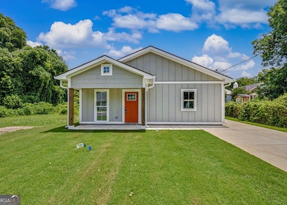 411 Hardy Avenue Sw - Photo 1