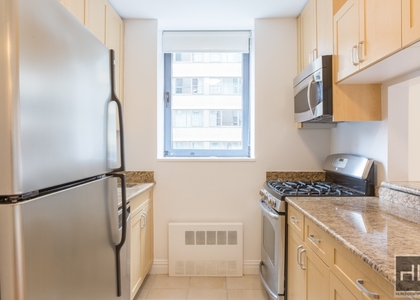West 48th Street - Photo 1